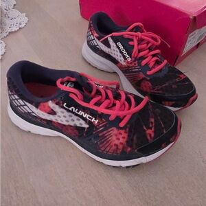 New Balance Women's Athletic Shoes - Red and Black